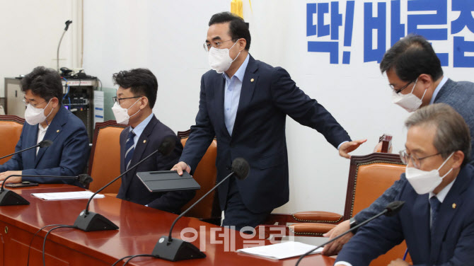 정책조정회의 참석하는 박홍근                                                                                                                                                                      