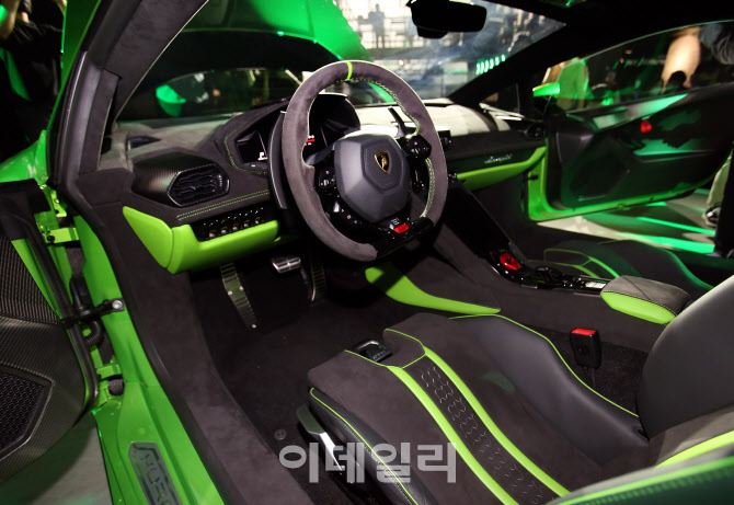 포토]람보르기니 '우라칸 테크니카'의 운전석