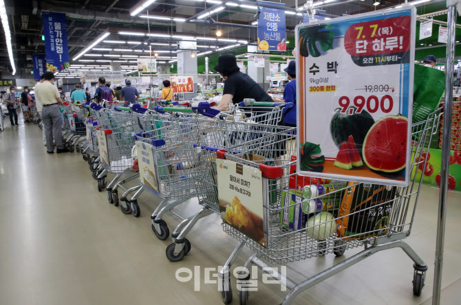  수박 구매 기다리는 카트                                                                                                                                                                          