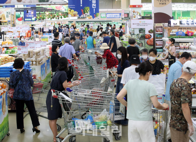  수박 반값 한정세일                                                                                                                                                                               