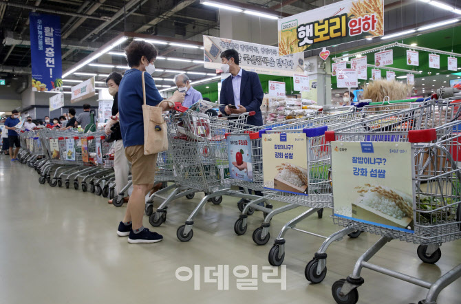  하나로마트 양재점, 수박 9,900원 반값                                                                                                                                                             