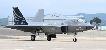 '위풍당당 KF-21'