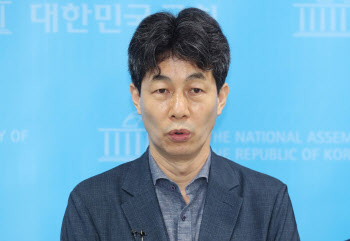 윤건영 "尹정부, 북송 어민 관련 자료 있다면 그게 큰일"