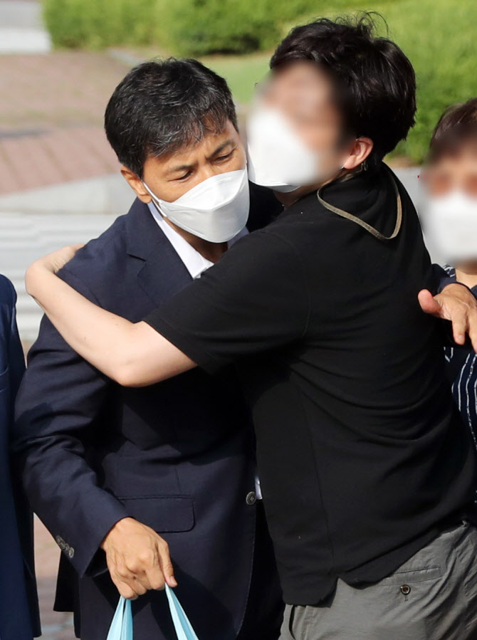  만기 출소하는 안희정                                                                                                                                                                             