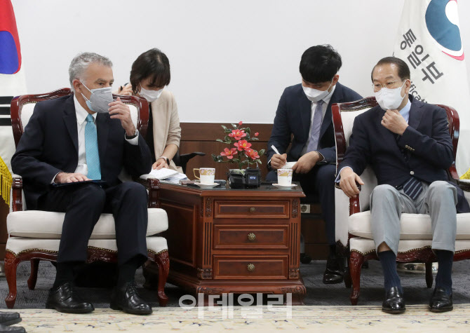  주미 대사 만난 권영세 통일부 장관                                                                                                                                                                