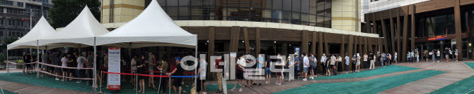 코로나19 재유행, ‘정점’ 다가온다… 여름 휴가철 ‘변수’                                                                                                                                         