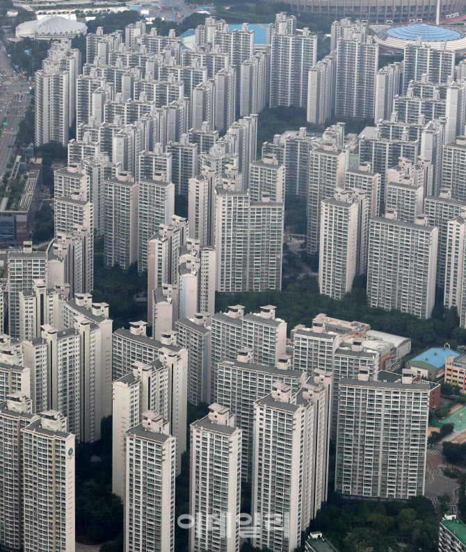 집 살 사람이 없다…서울 아파트 매수심리 3년 만에 최악                                                                                                                                             