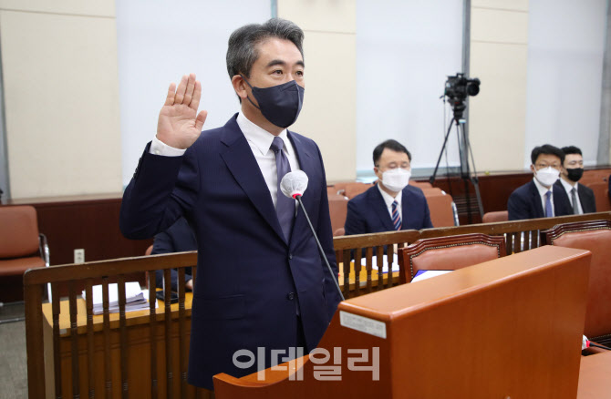 인사청문회, '선서하는 윤희근'                                                                                                                                                           