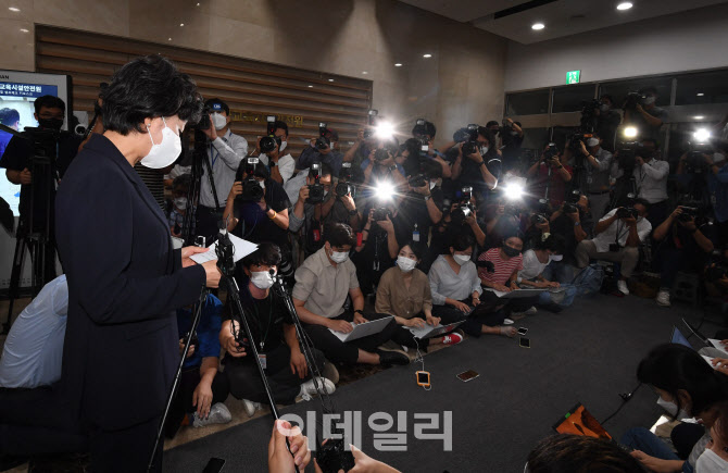 박순애, '취임 34일만에 사퇴...학제개편 논란 제 불찰'                                                                                                                                    