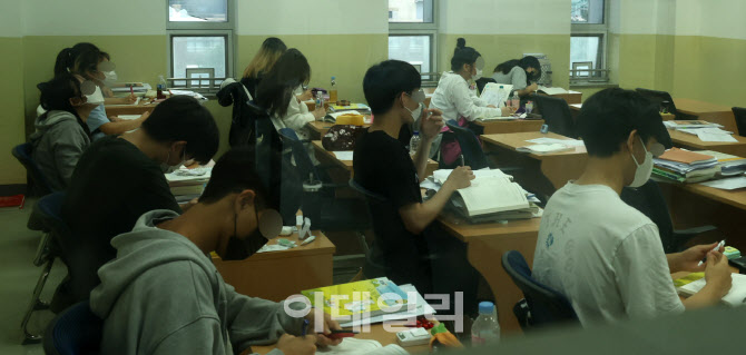 수능 D-100, 마지막까지 열공하는 수험생들                                                                                                                                                          