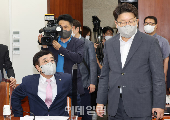 국힘, '주호영 비대위원장 임명안 추인...73명 전원 찬성'                                                                                                                                  