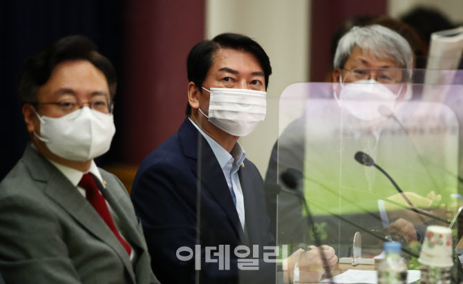 청년세대 연금개혁 민당정 토론회 참석한 안철수                                                                                                                                                     