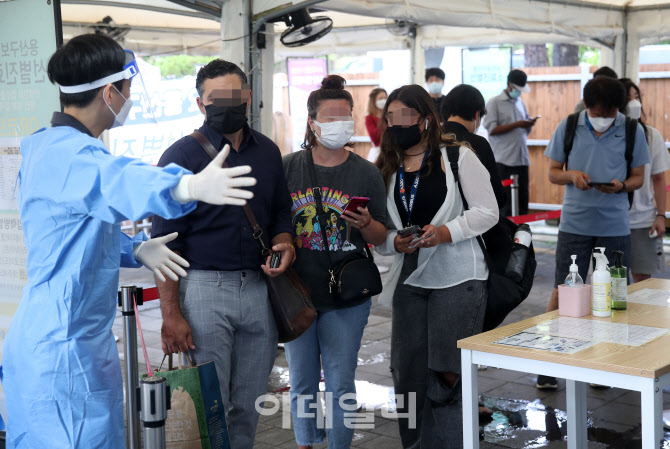  신규 확진자 15만명대                                                                                                                                                                             