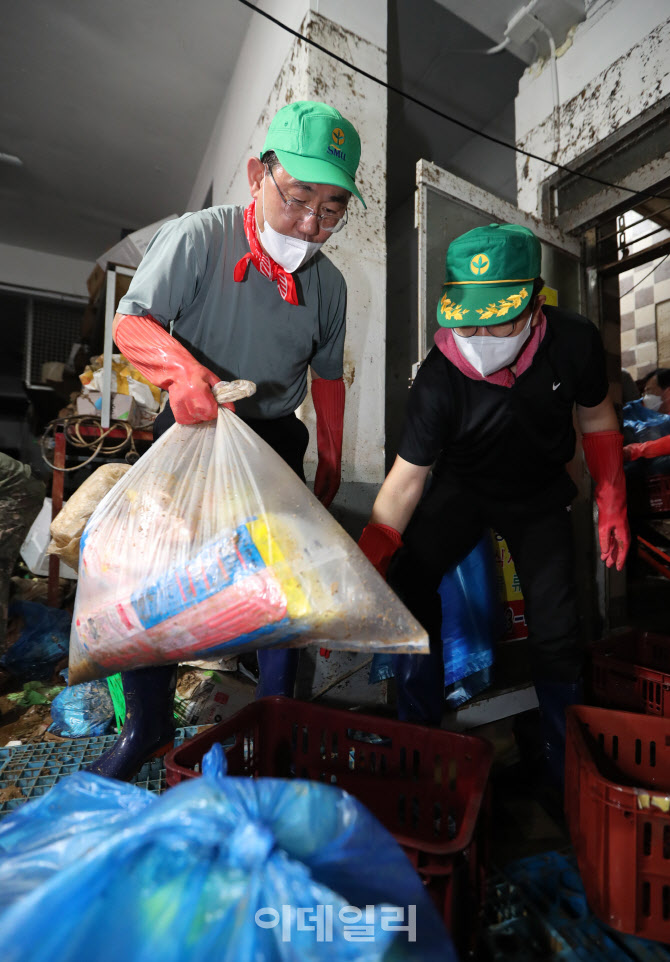 국민의힘 지도부, '남성사계시장에서 수해복구 봉사활동'                                                                                                                                   