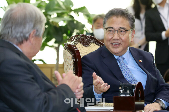  유엔 사무총장과 면담하는 박진 외교부 장관                                                                                                                                                        