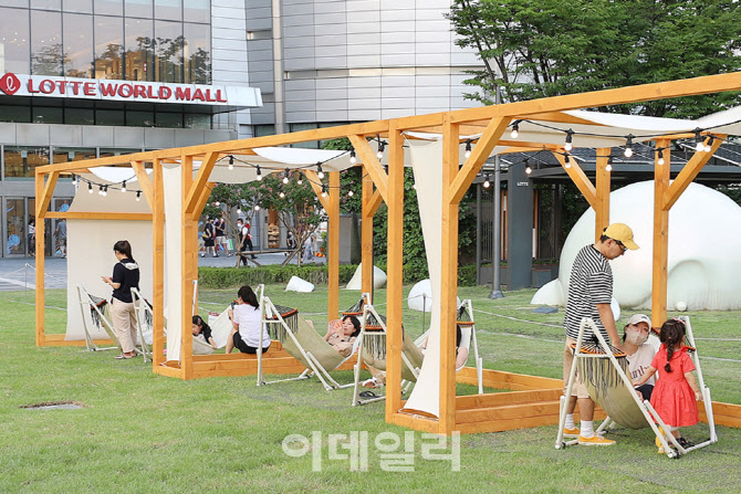 롯데월드타워에서 여름 휴가                                                                                                                                                                        