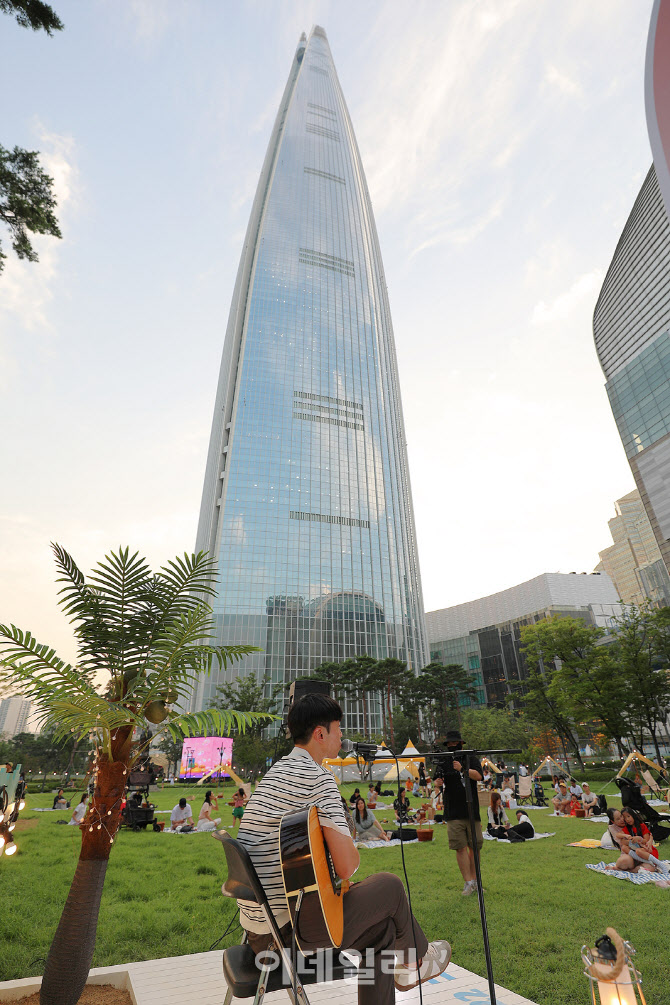 롯데월드타워, 도심 속 여름 휴가                                                                                                                                                                   