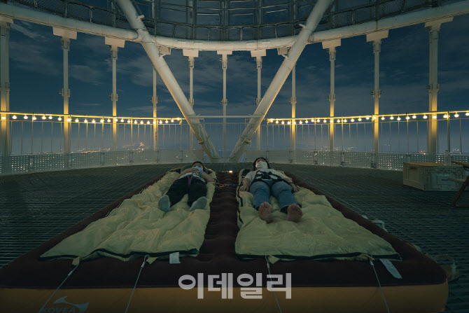 롯데월드타워에서 낭만적인 여름 휴가                                                                                                                                                               