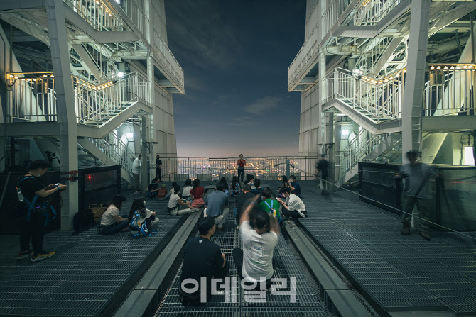 롯데월드타워에서 이색 휴가                                                                                                                                                                        