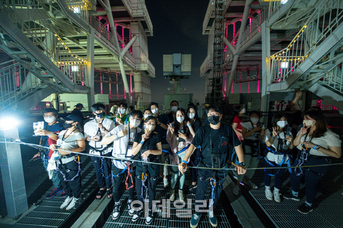 야경을 감상하는 참가자들                                                                                                                                                                          