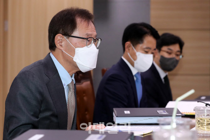 검찰총장 후보 추천위원회 회의에서 모두발언하는 김진태 위원장                                                                                                                                      