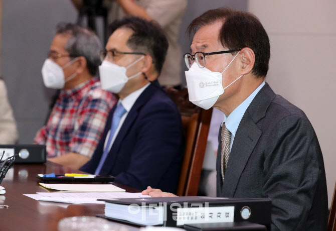 모두발언하는 김진태 검찰총장 후보 추천위원장                                                                                                                                                      