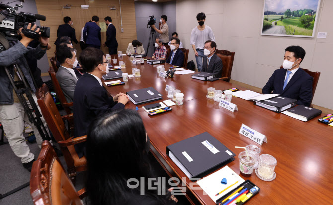 윤석열 정부 첫 검찰총장 후보 추천위원회 회의 열려                                                                                                                                                 