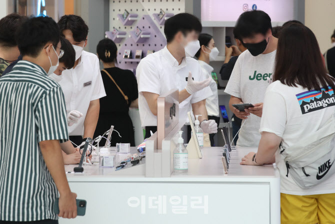 갤럭시Z폴드4와 갤럭시Z플립4에 관심                                                                                                                                                                