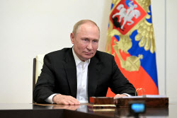 푸틴 "미국, 패권 유지하려 우크라 '총알받이' 만들어"