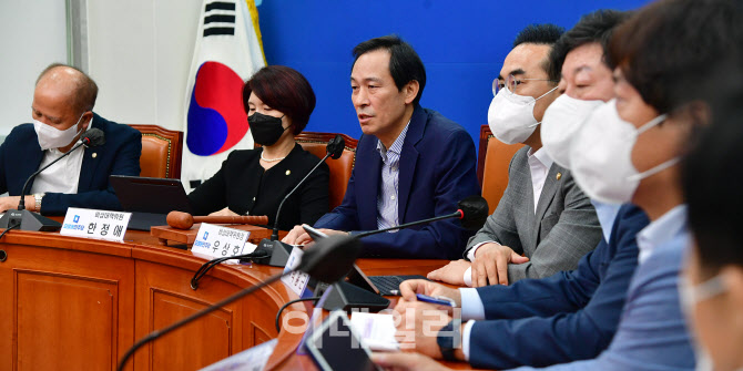 더불어민주당 비상대책위원회의 주재하는 우상호                                                                                                                                                     