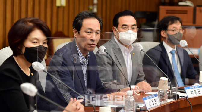 윤석열 정권 경찰장악대책위원회 간담회에서 발언하는 우상호 비대위원장                                                                                                                              