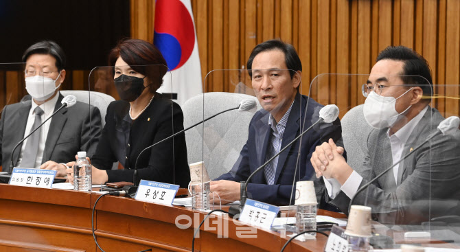 윤석열 정권 경찰장악대책위원회 간담회에서 발언하는 우상호                                                                                                                                         