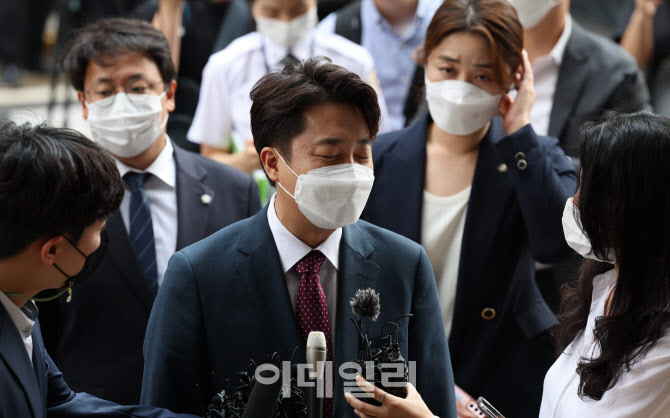 이준석 국민의힘 전 대표, 與 비대위 가처분 심문 출석…"기각?인용 고민하지 않아"                                                                                                          