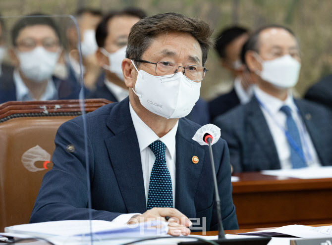질의에 답하는 박보균 장관                                                                                                                                                                         