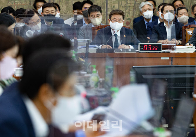 질의에 답하는 박보균 문체부 장관                                                                                                                                                                  