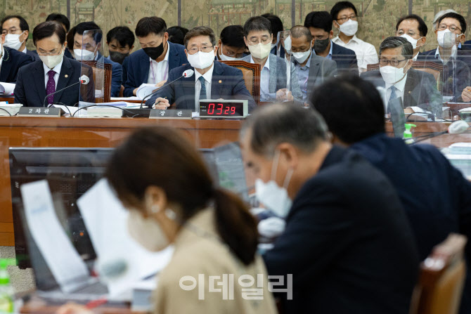 답하는 박보균 문체부 장관                                                                                                                                                                         