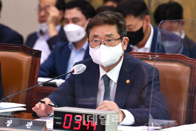의원들 질의에 답하는 박보균 문체부 장관                                                                                                                                                           