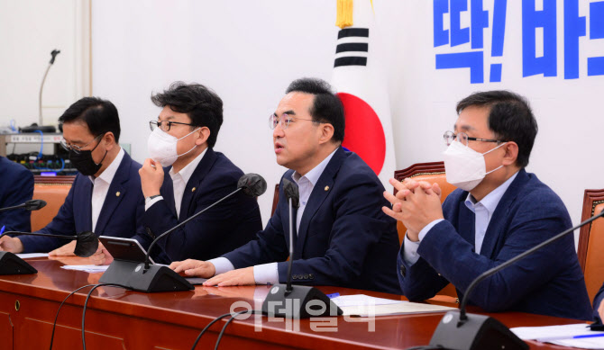 발언하는 박홍근 원내대표                                                                                                                                                                          