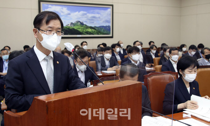 제안 설명하는 이정식 고용노동부 장관                                                                                                                                                              