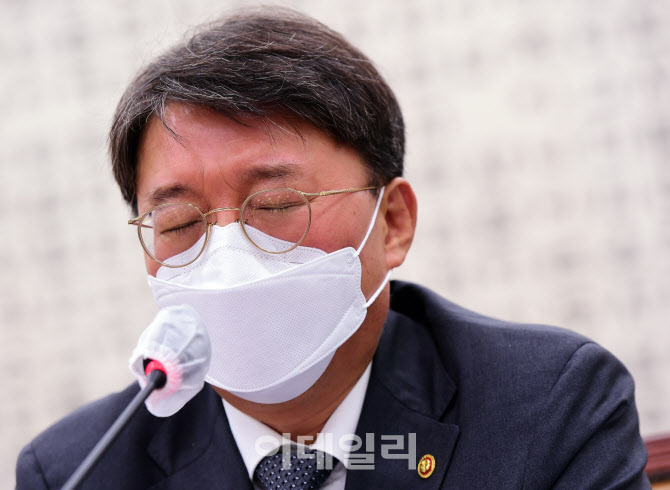 의원들 질의받는 김정원 헌법재판소사무차장                                                                                                                                                         