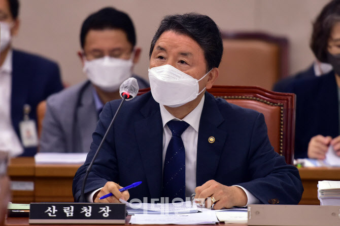 질의받는 남성현 산림청장                                                                                                                                                                          