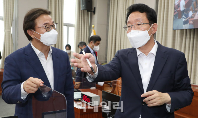 국회 정치개혁특별위 여야 간사                                                                                                                                                                     