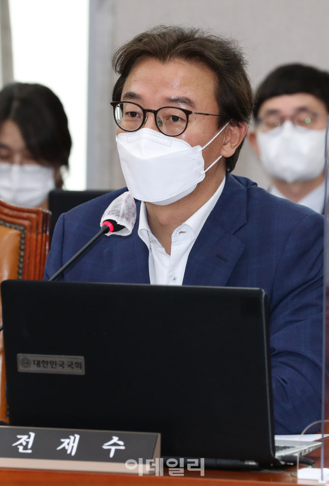 국회 정치개혁특별위에서 인사말하는 전재수 의원                                                                                                                                                    