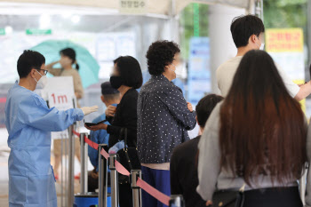 '입국 前 코로나19 검사' 폐지, 내일 발표…추석 전 적용할 듯