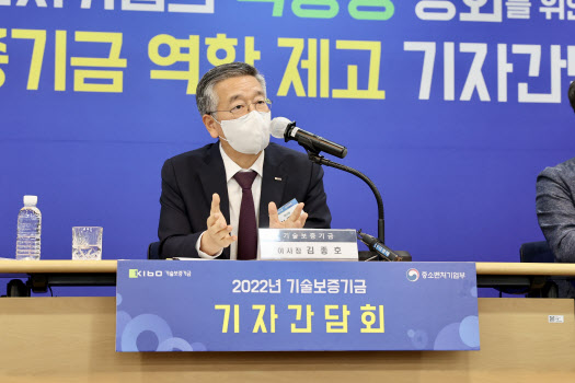 김종호 기보 이사장 "벤처투자 위축 보완…대출만기 연착륙 고심" - Vimarsana News