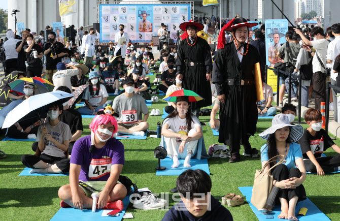 '2022 한강 멍 때리기 대회'                                                                                                                                                              
