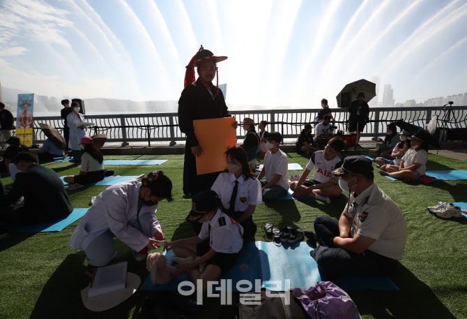 '2022 한강 멍때리기'                                                                                                                                                                    