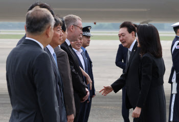 尹 “오후까지 태풍 대응 골든타임…행동요령 전달해달라”