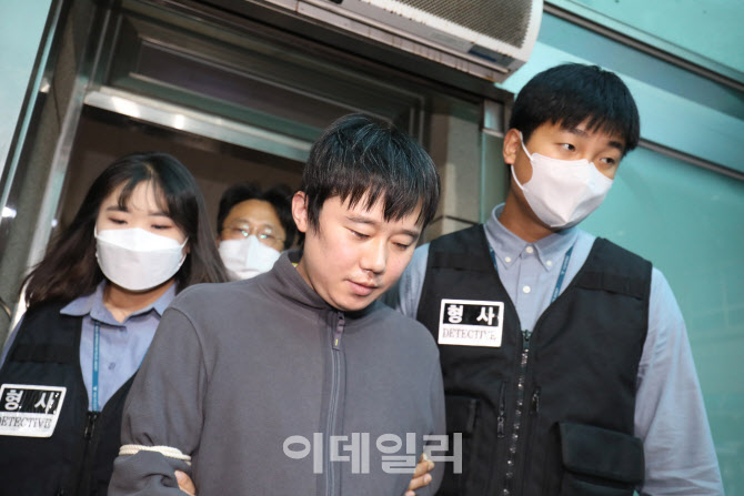 검찰 송치되는 '신당역 살인' 피의자 전주환                                                                                                                                               