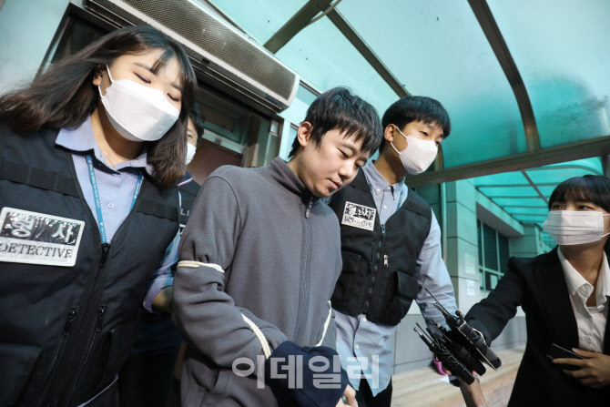 검찰 송치되는 신당역 스토킹 살인사건 가해자 전주환                                                                                                                                                